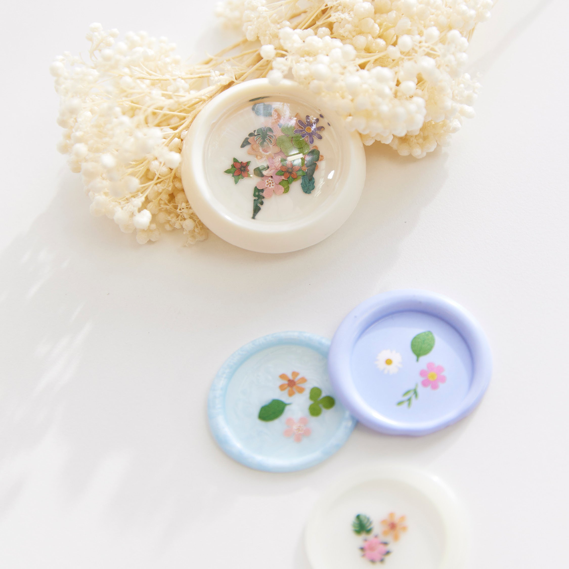 Picture Confetti - Coloured Posy