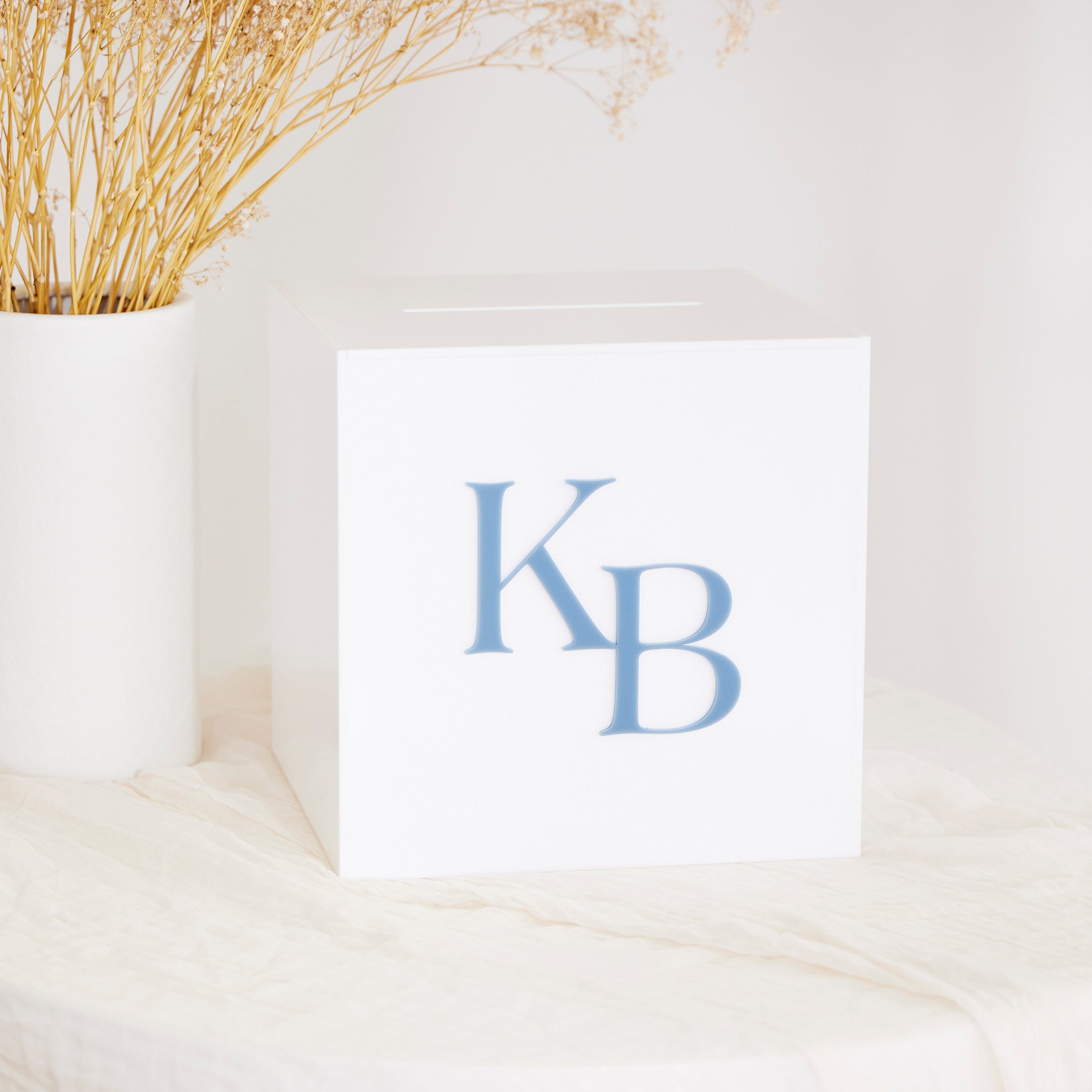 Acrylic Wishing Well - White Seamless