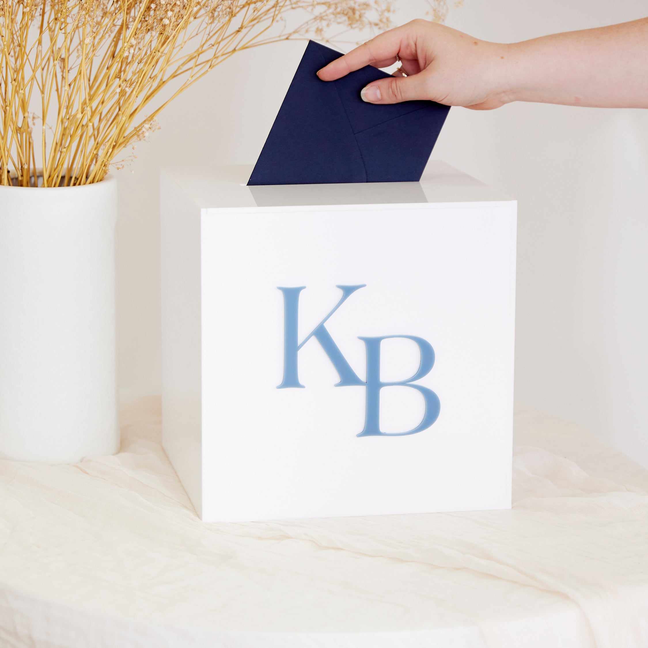 Acrylic Wishing Well - White Seamless